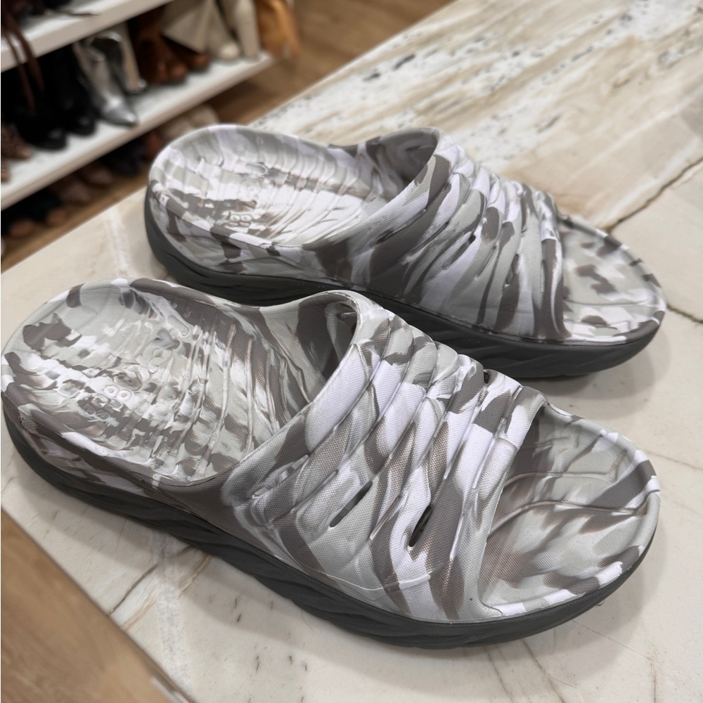 Hoka Sandler men’s 9